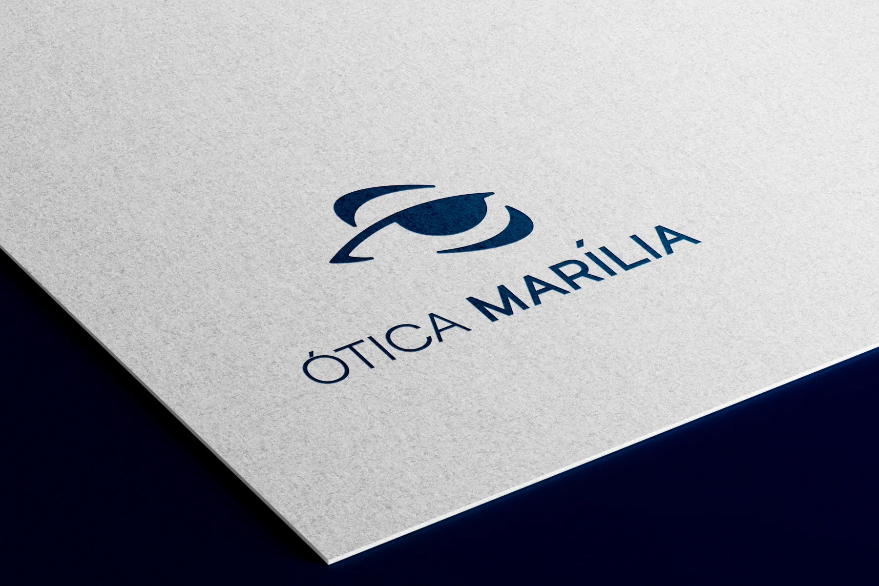 Ótica Marília — símbolo da marca aplicado em papel